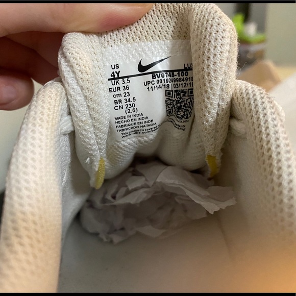 Nike Sneaker 4Y - Picture 2 of 6